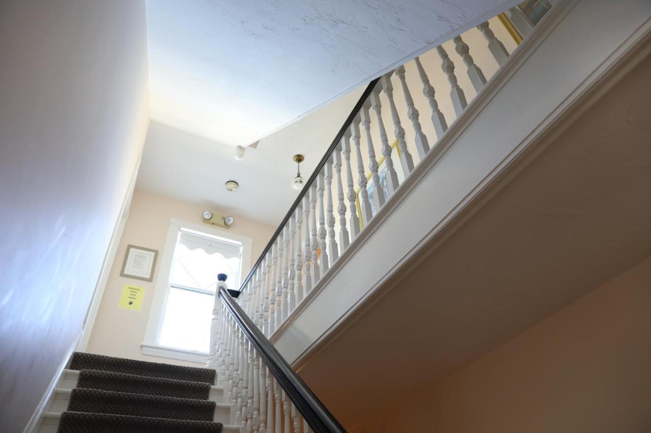 By The Sea Guests Bed & Breakfast And Suites Dennisport Exterior photo