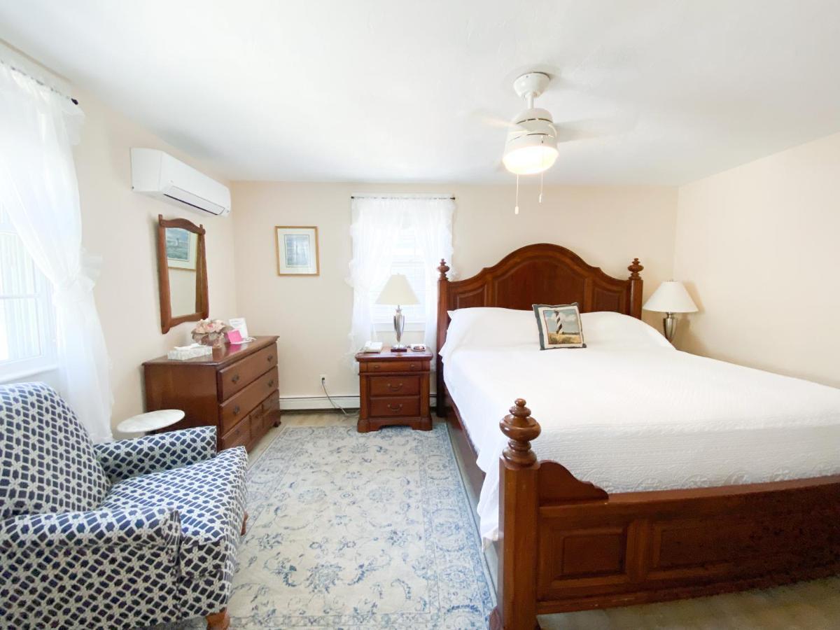 By The Sea Guests Bed & Breakfast And Suites Dennisport Exterior photo