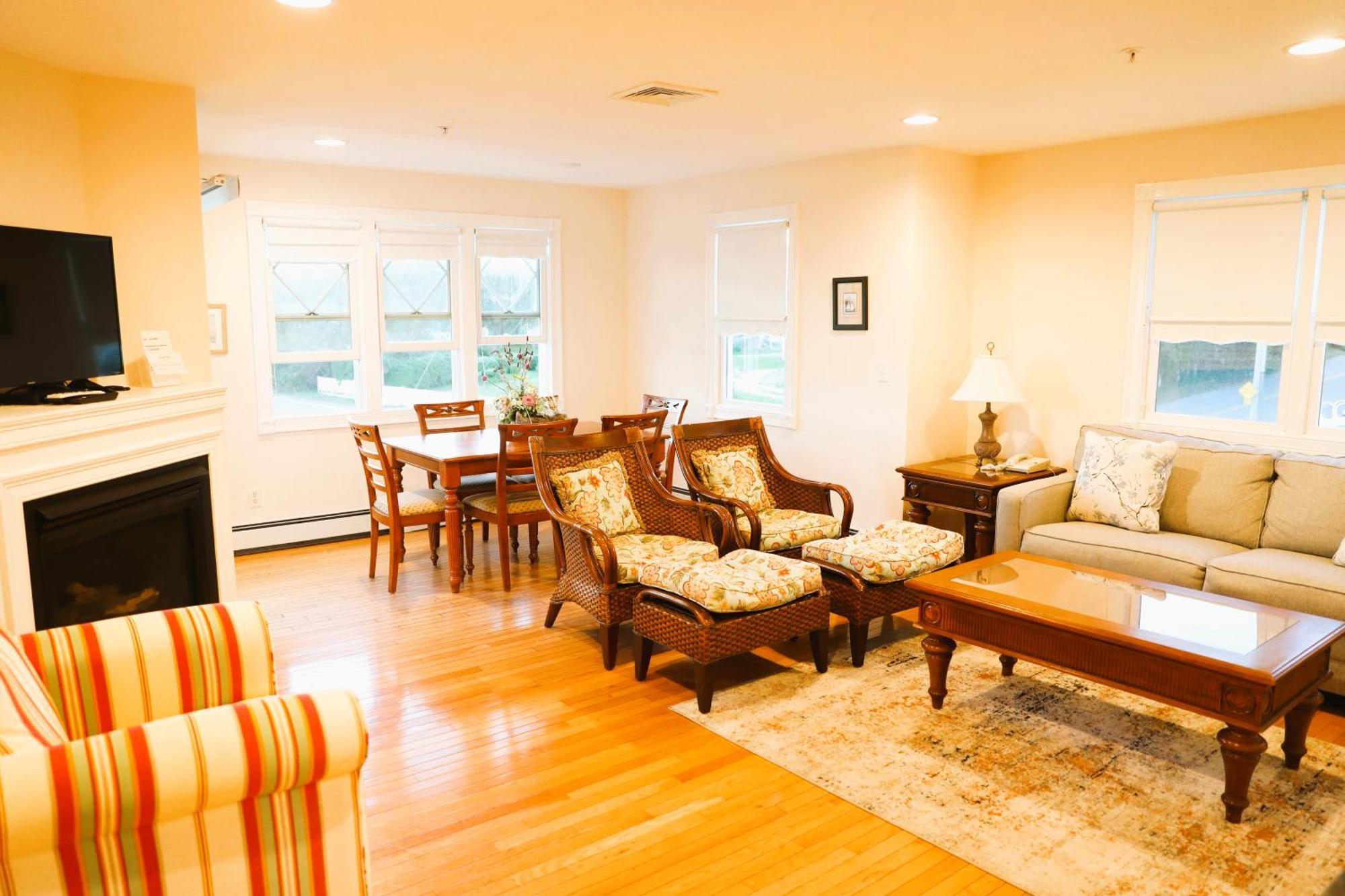 By The Sea Guests Bed & Breakfast And Suites Dennisport Room photo